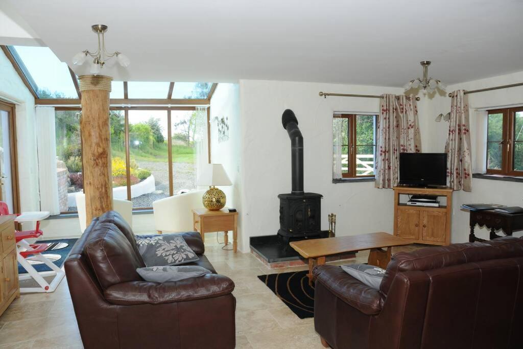 Ty-Hapus Cottage Jordanston Exterior photo